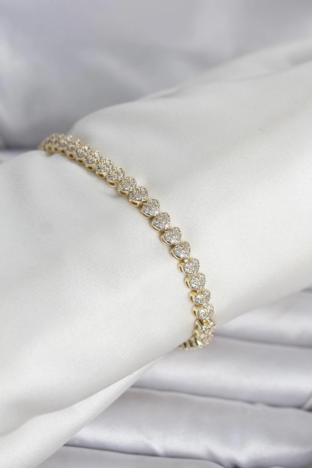 Mey İthalat® Pirinç Gold Renk Kalp Model Sıralı Zirkon Taşlı Kadın Bileklik