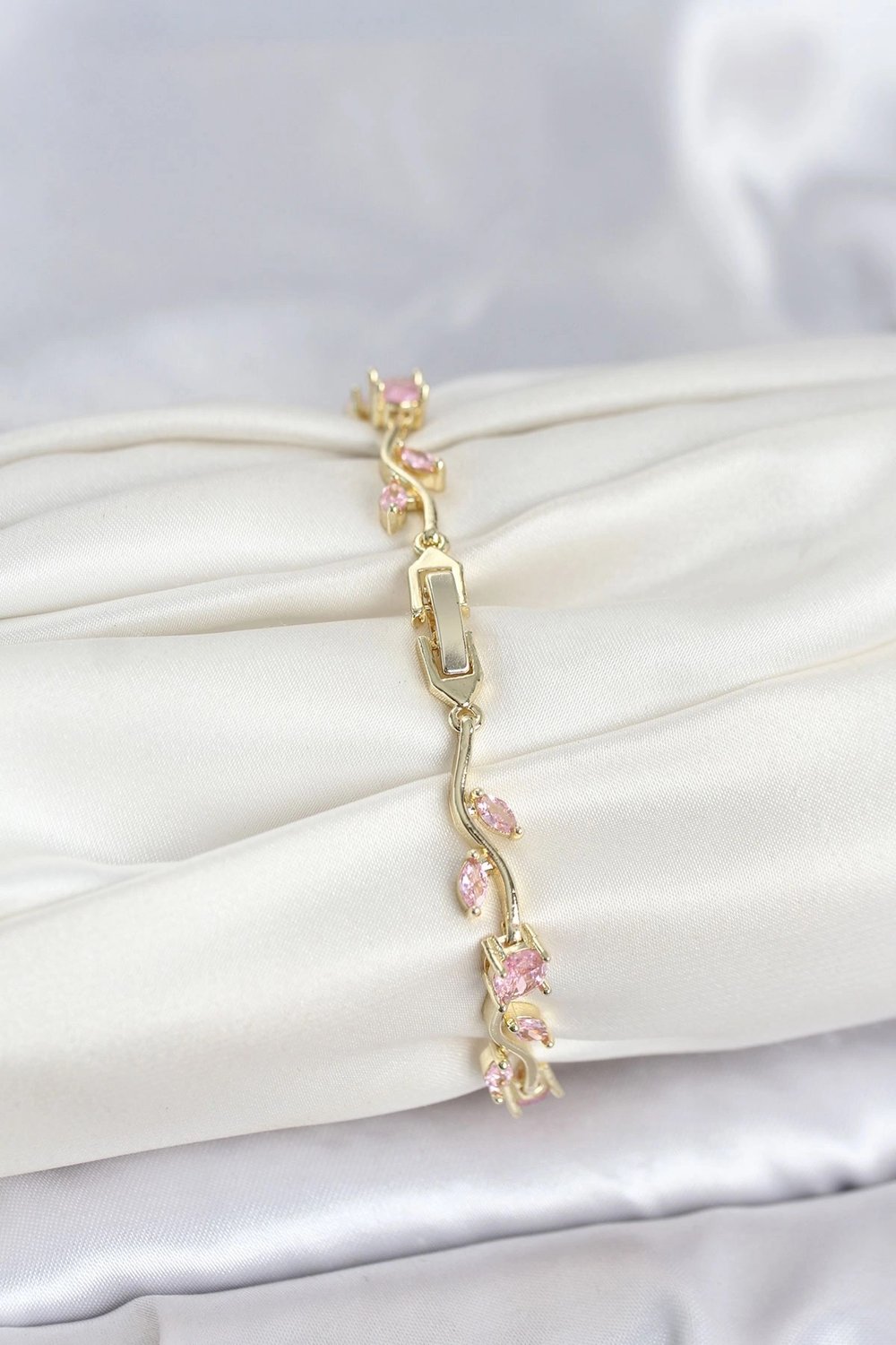 Mey İthalat® Pirinç Gold Renk Pembe Zirkon Taşlı Çiçek Model Kadın Bileklik