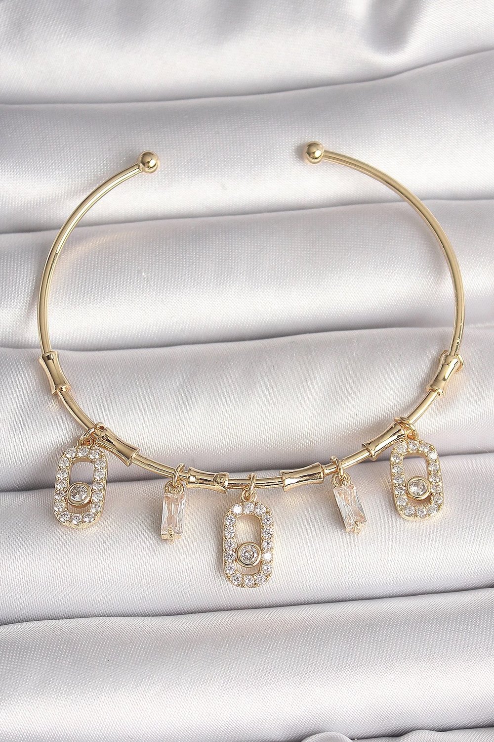 Mey İthalat® Pirinç Gold Renk Sallantı Zirkon Taşlı Messika Figür Charm Kadın Bileklik