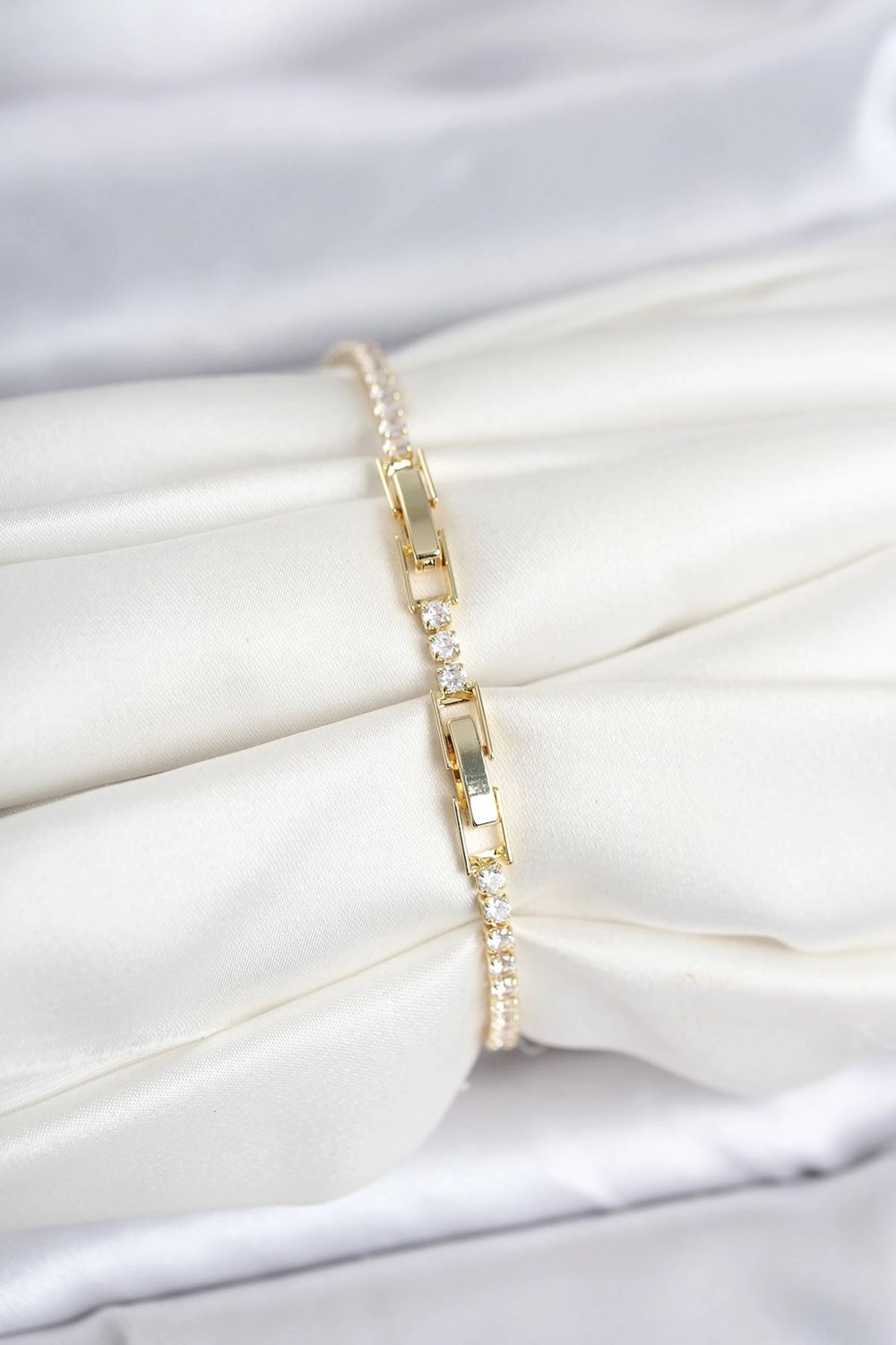 Mey İthalat® Pirinç Gold Renk Zirkon Taşlı Swan Model Su Yolu Kadın Bileklik