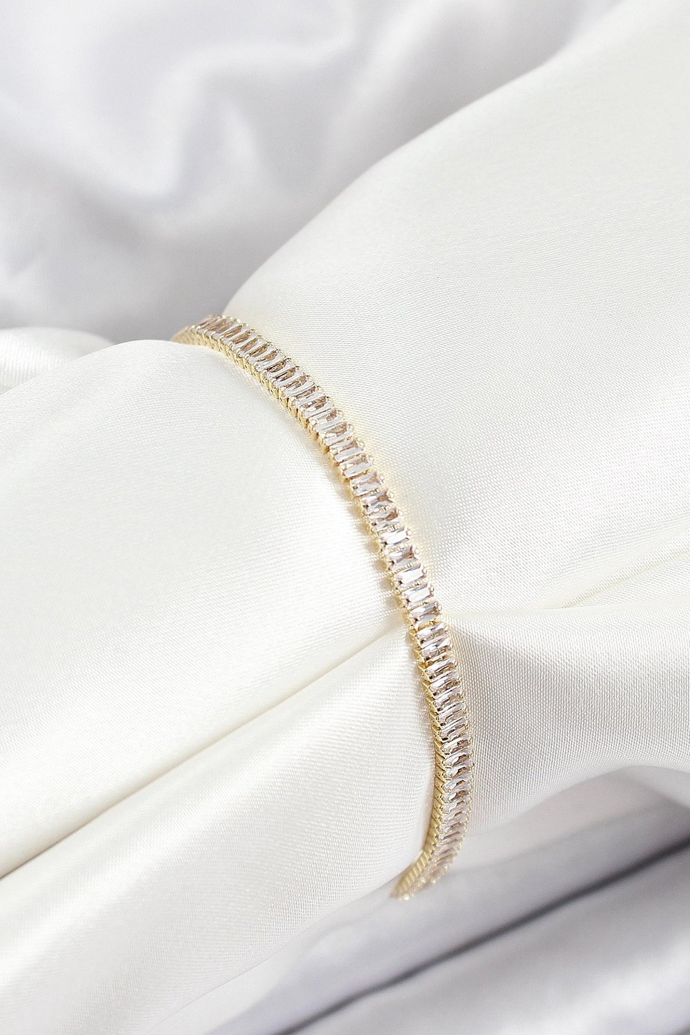 Mey İthalat® Pirinç Zirkon Taşlı İnce Su Yolu Model Gold Renk Kadın Bileklik