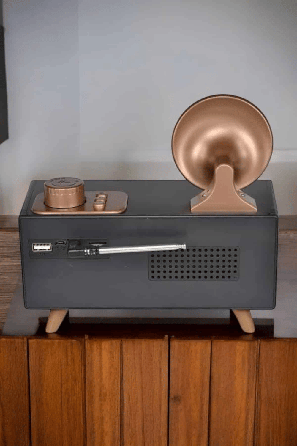 Nostaljik Görünümlü Bluetooth Bağlantılı Speaker