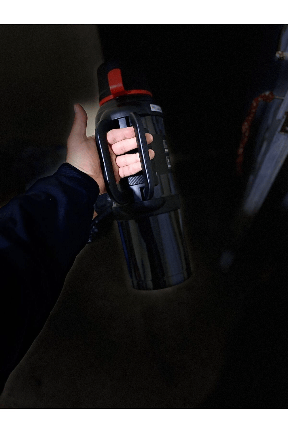 Paslanmaz çelik siyah termos 4 litre kutulu 48 saat yalıtım süresi gıda temasına uygun