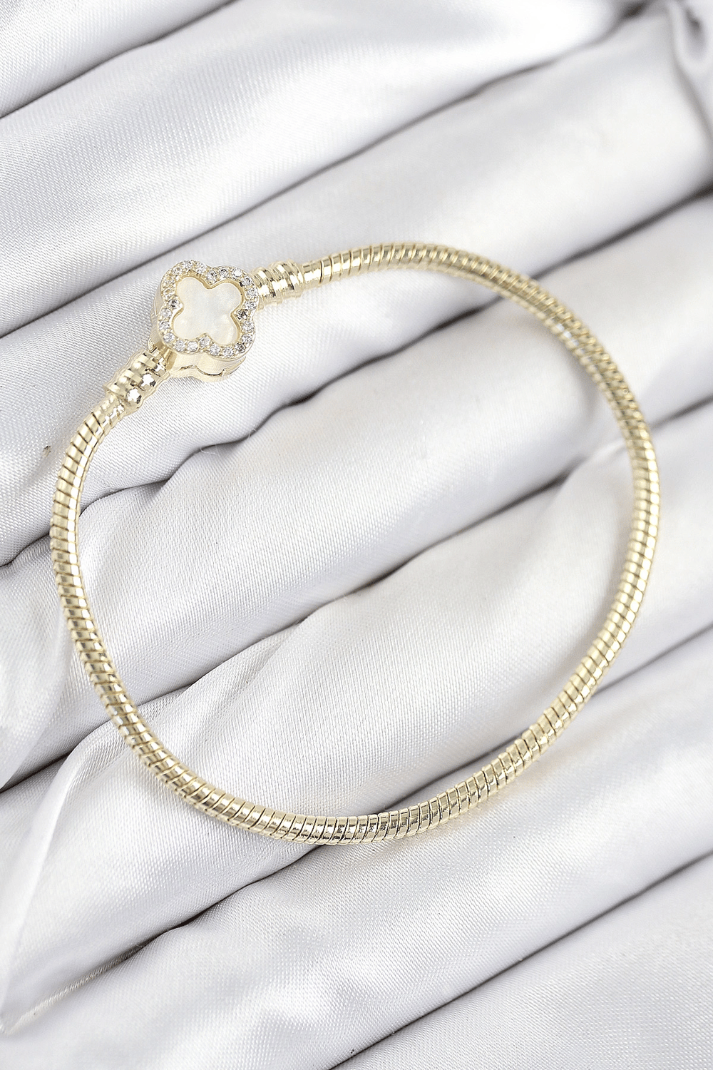 Pirinç Charm Zirkon Taşlı Yonca Model Gold Renk Kadın Bileklik