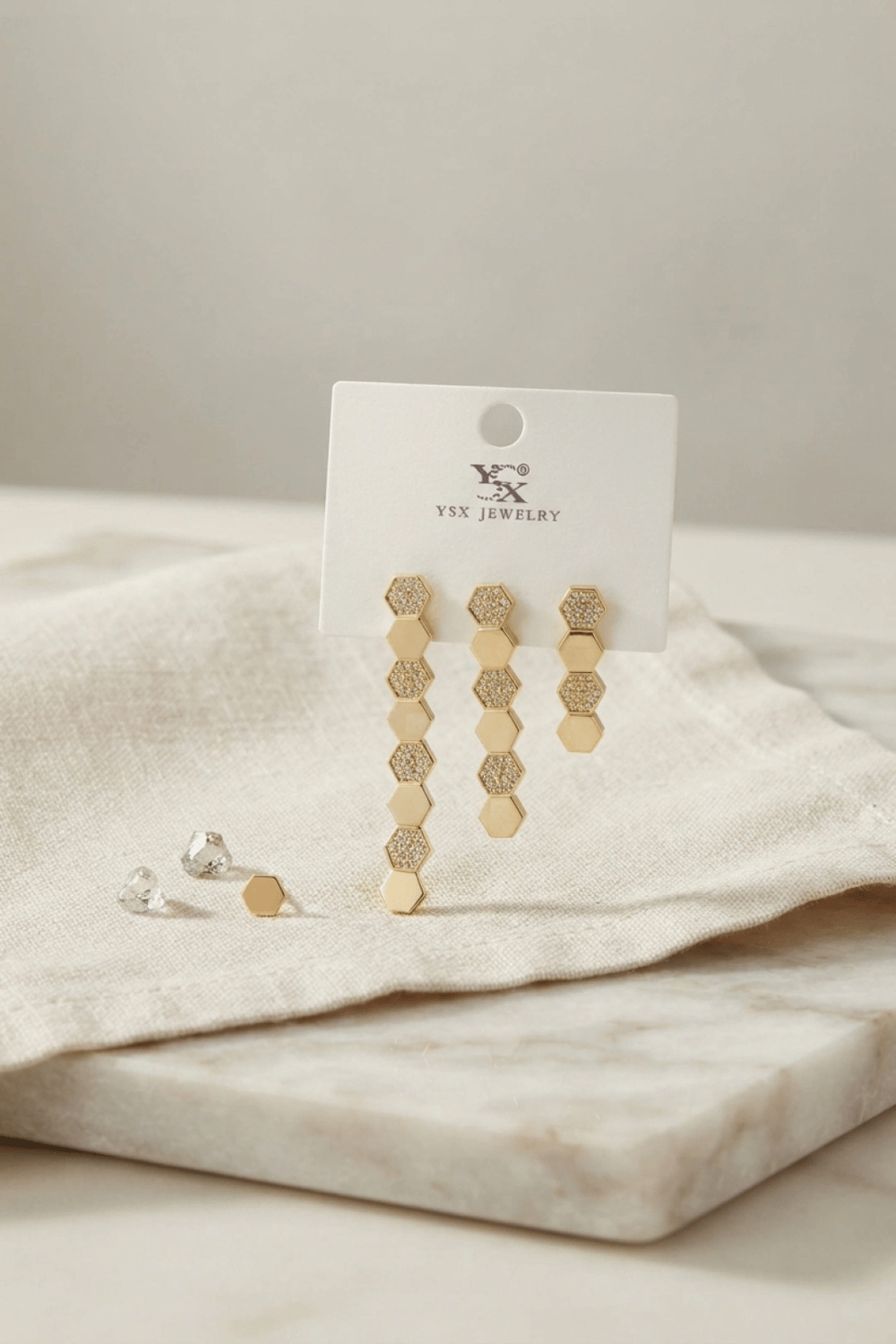 Pirinç Gold Renk Petek Model Kadın Küpe Seti