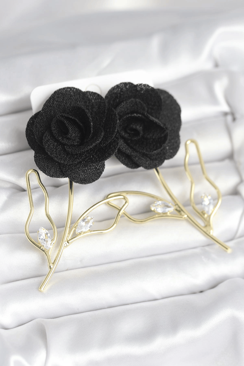 Pirinç Gold Renk Siyah Gül Model Kadın Küpe
