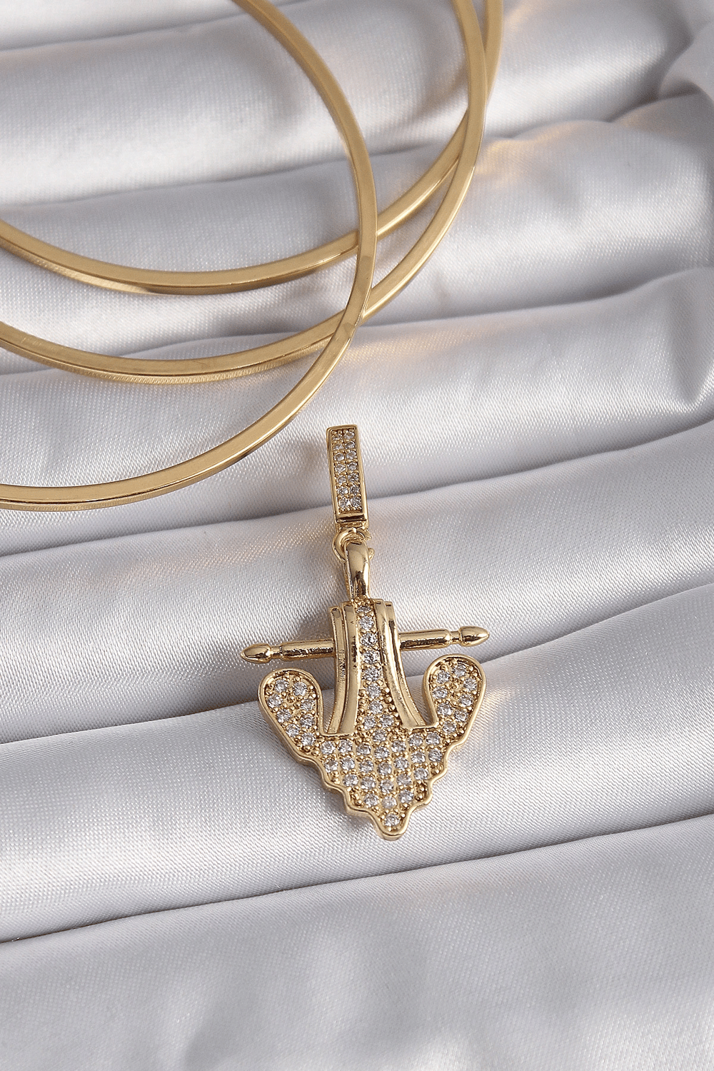 Pirinç Gold Renk Zirkon Taşlı Çapa Model Ajda Charm