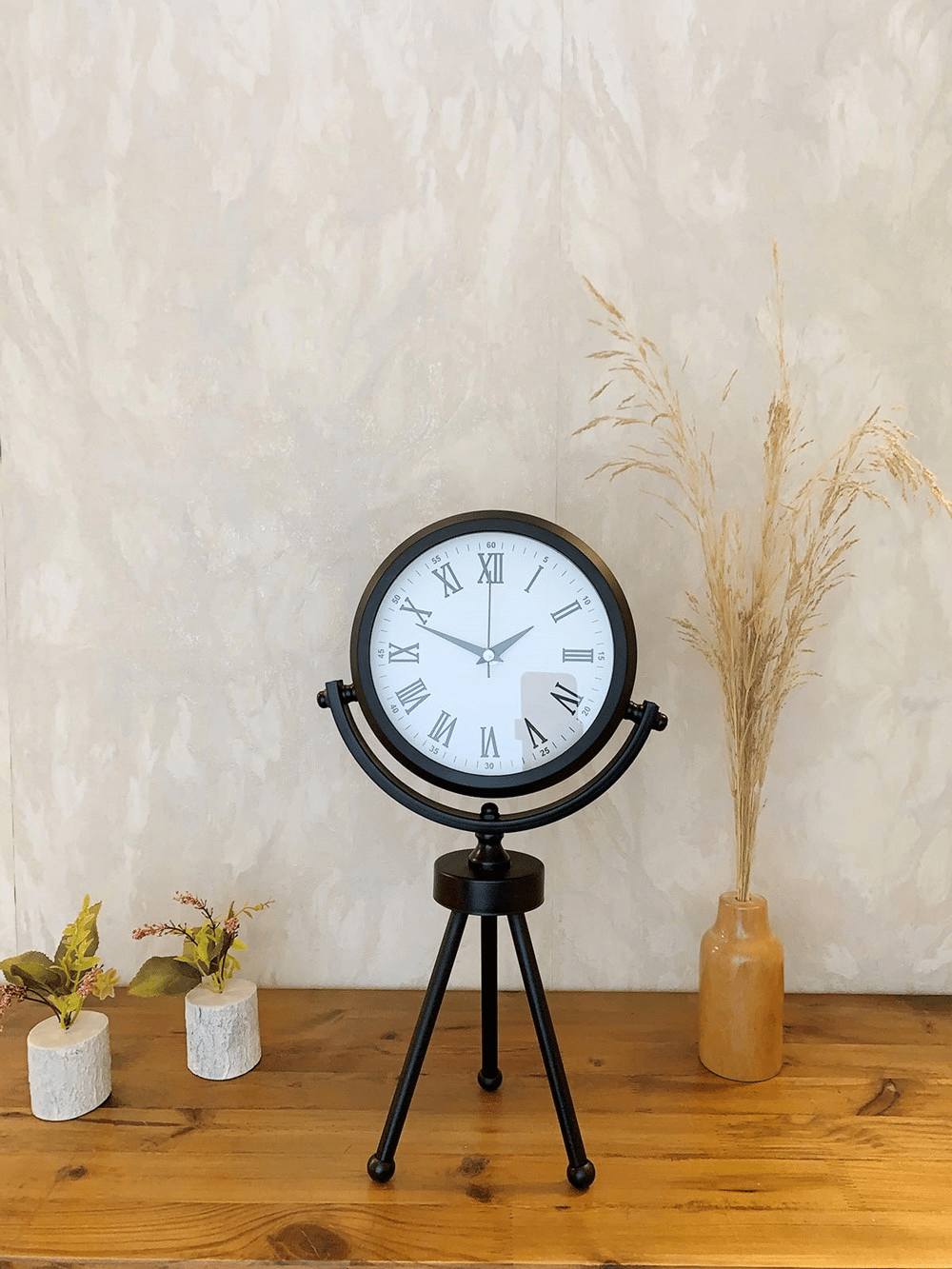 Siyah Metal Mini Tripod Roma Rakamlı Masa Saati 45×26 cm
