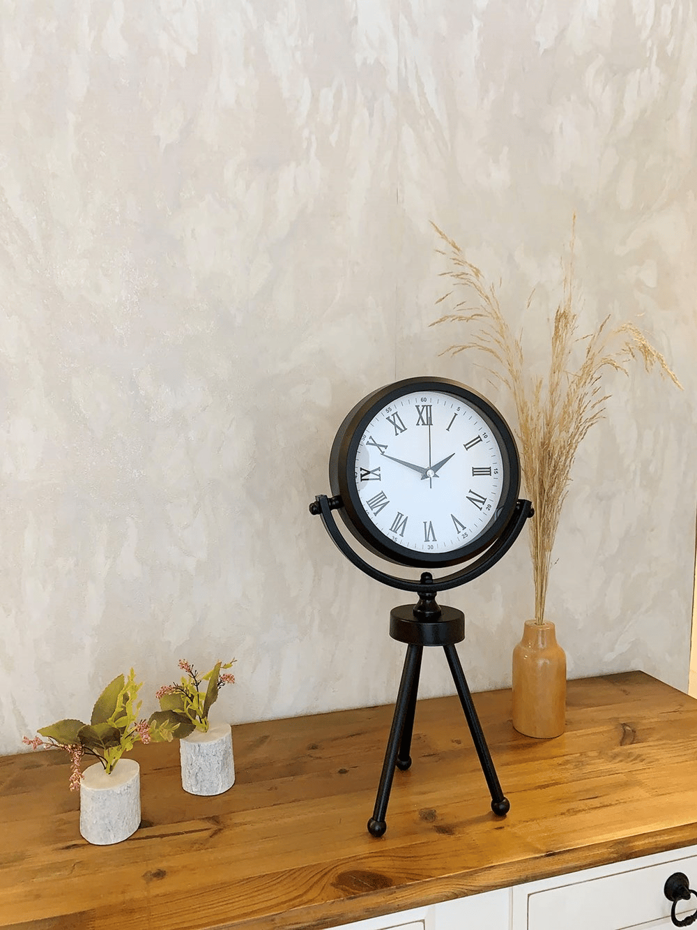 Siyah Metal Mini Tripod Roma Rakamlı Masa Saati 45×26 cm
