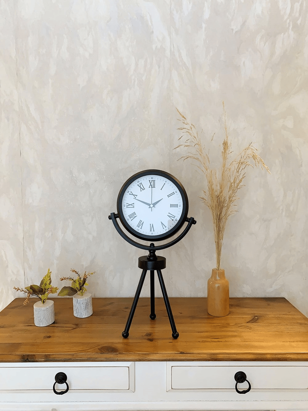 Siyah Metal Mini Tripod Roma Rakamlı Masa Saati 45×26 cm