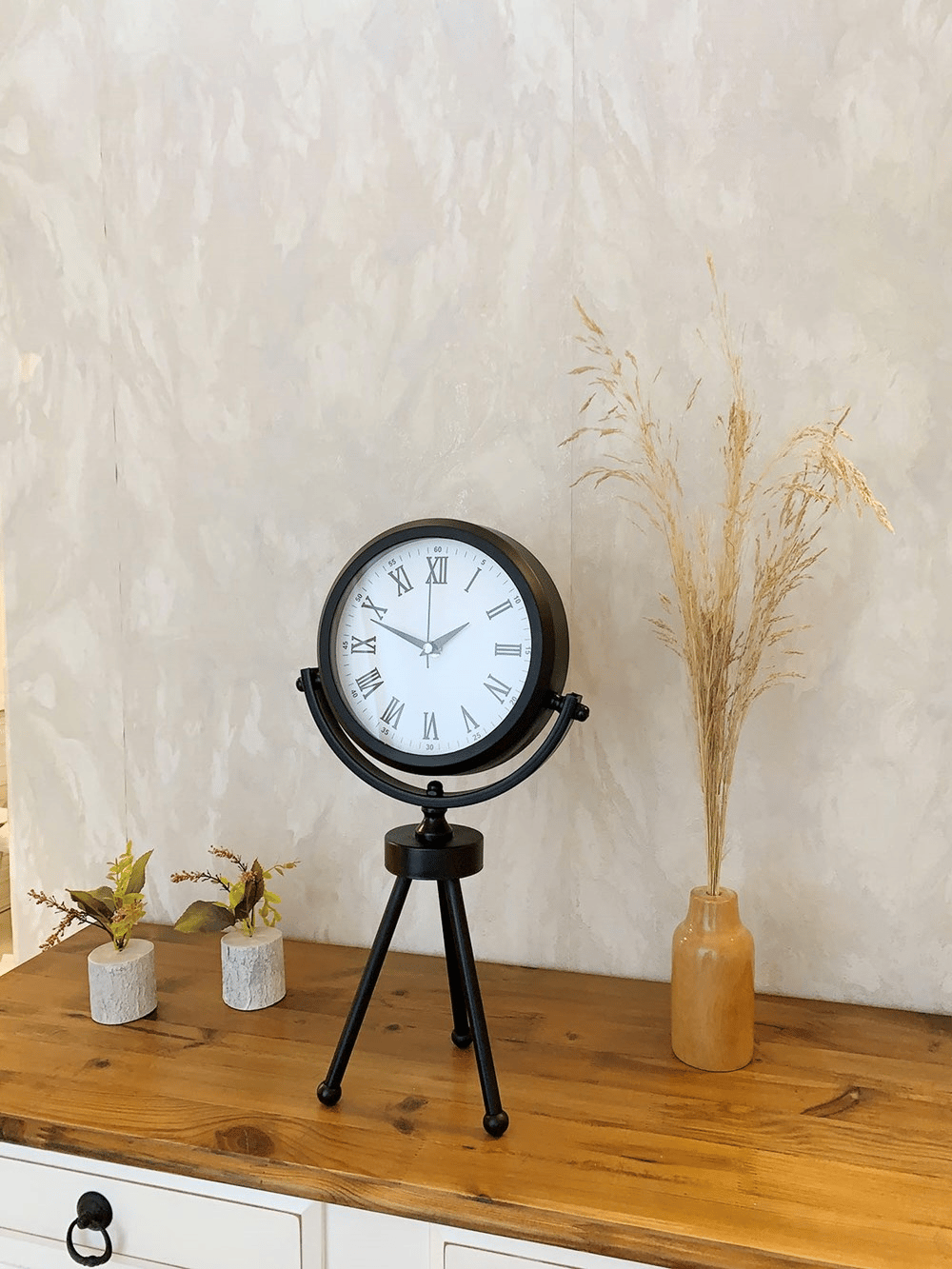 Siyah Metal Mini Tripod Roma Rakamlı Masa Saati 45×26 cm