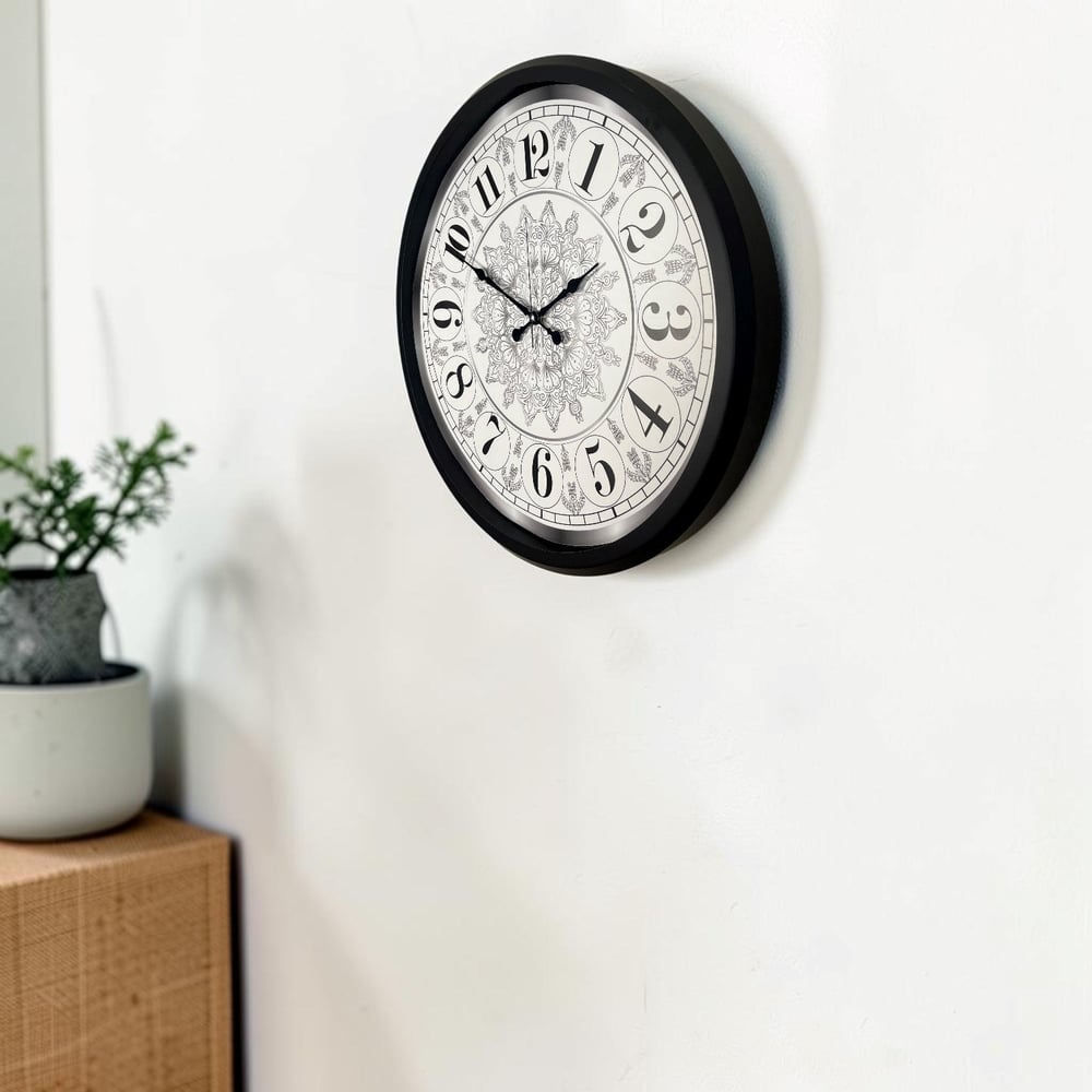 Siyah Motifli 52 Cm Metal Duvar Saati