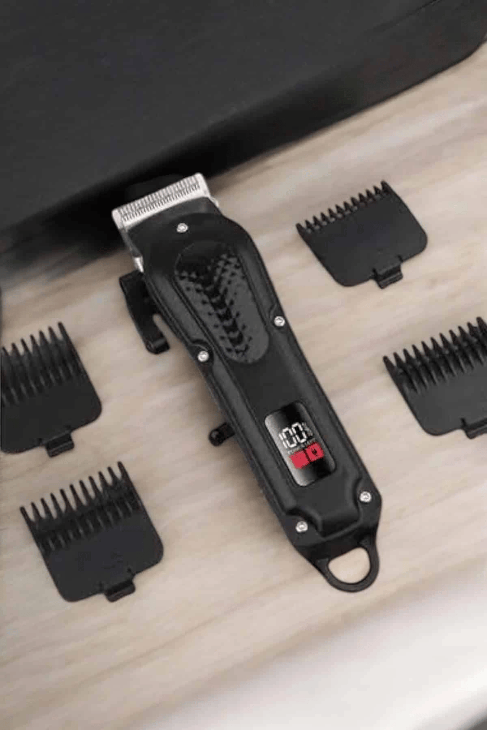 Suya Dayanıklı Tıraş Makinesi Keskin Bıçaklı Dijital Göstergeli Şarjlı