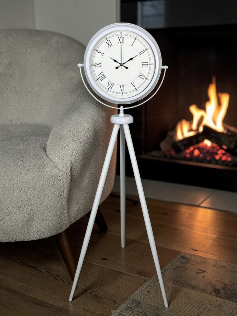 Zarif Roma Rakamlı Tripod Ayaklı Saat