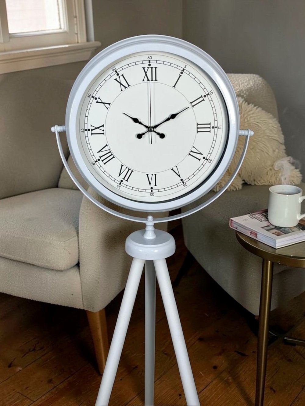 Zarif Roma Rakamlı Tripod Ayaklı Saat