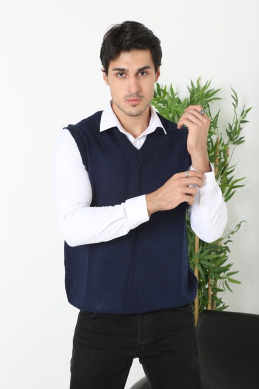 erkek-siyah-v-yaka-suveter-yelek-f695-4.jpg