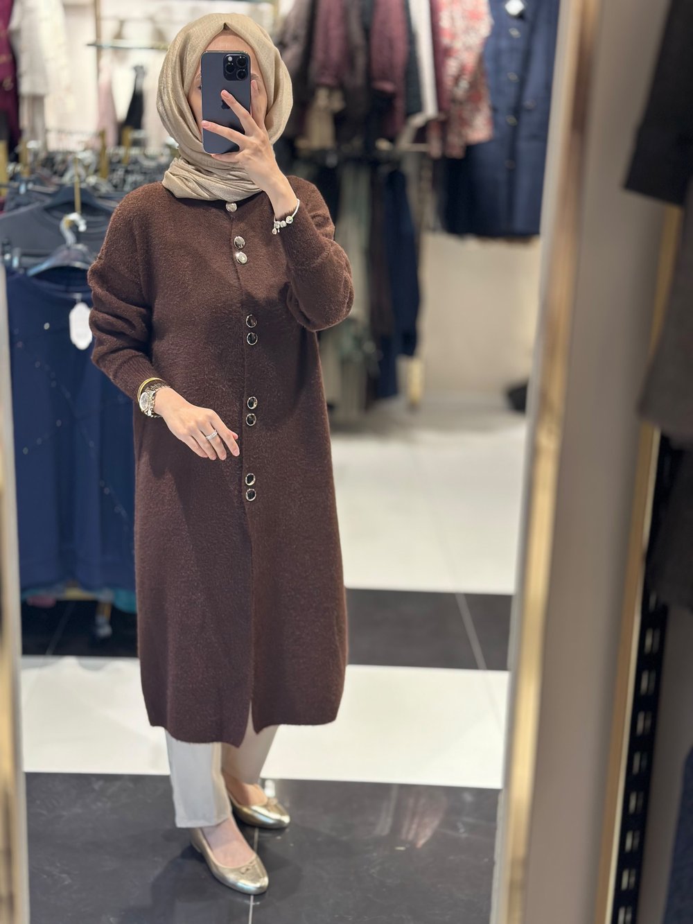 T134 ANGORA HIRKA