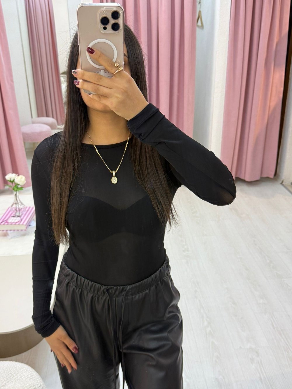 Kadın Siyah Kayık Yaka Model Ultra Hafif Bluz
