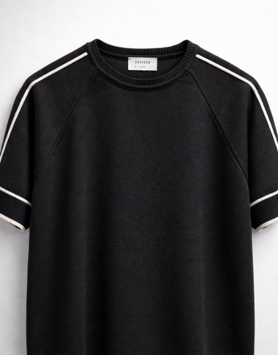 Bisiklet Yaka Siyah Triko Kumaş Detaylı Tshirt