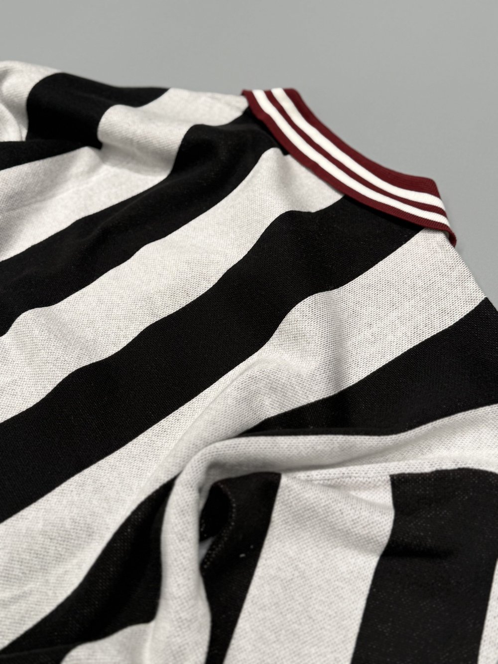 Siyah Dikey Çizgili Oversize Polo Yaka Triko