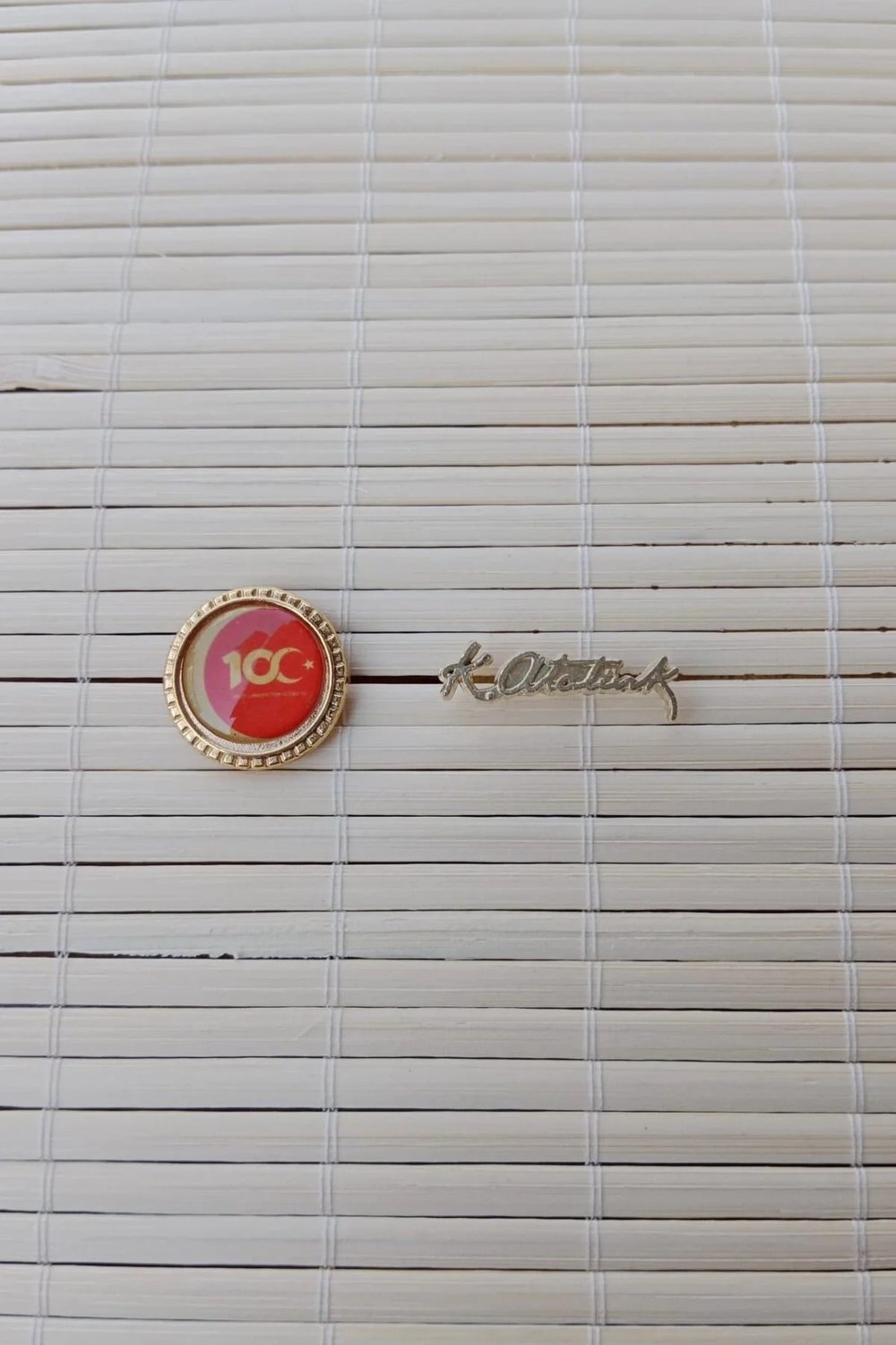 2 Adet 100.yıl Ve K.ataturk İmzali Sarrafiyeli Taki Ceket Yaka İgnesi Yaka Rozeti