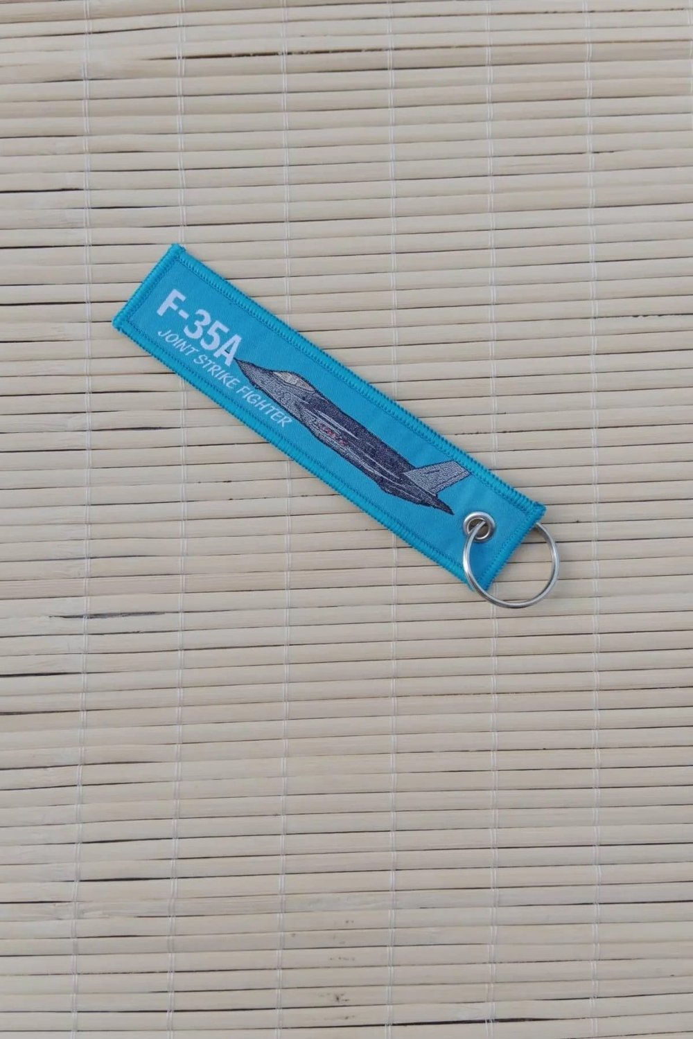 F-35 A Remove Before Flight Joint Strike Fighter Yazili Mavi Beyaz Nakis İslemeli Bez Anahtarlik