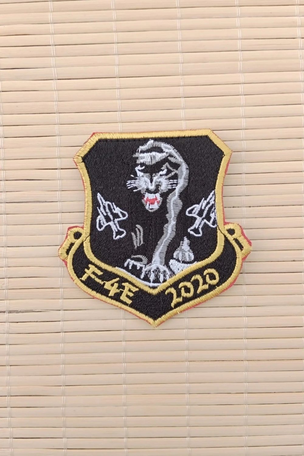 F 4e 2020 Yazili Ucak Ve Kaplan Logolu Siyah Zemin Nakis İslemeli Arma Patch Pec