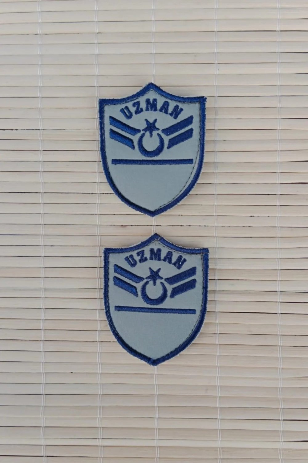 Hava Kuvvetleri Uzman Cavus 1 Kademe Gri Zemin Nakisli Mini Tisort Rutbesi