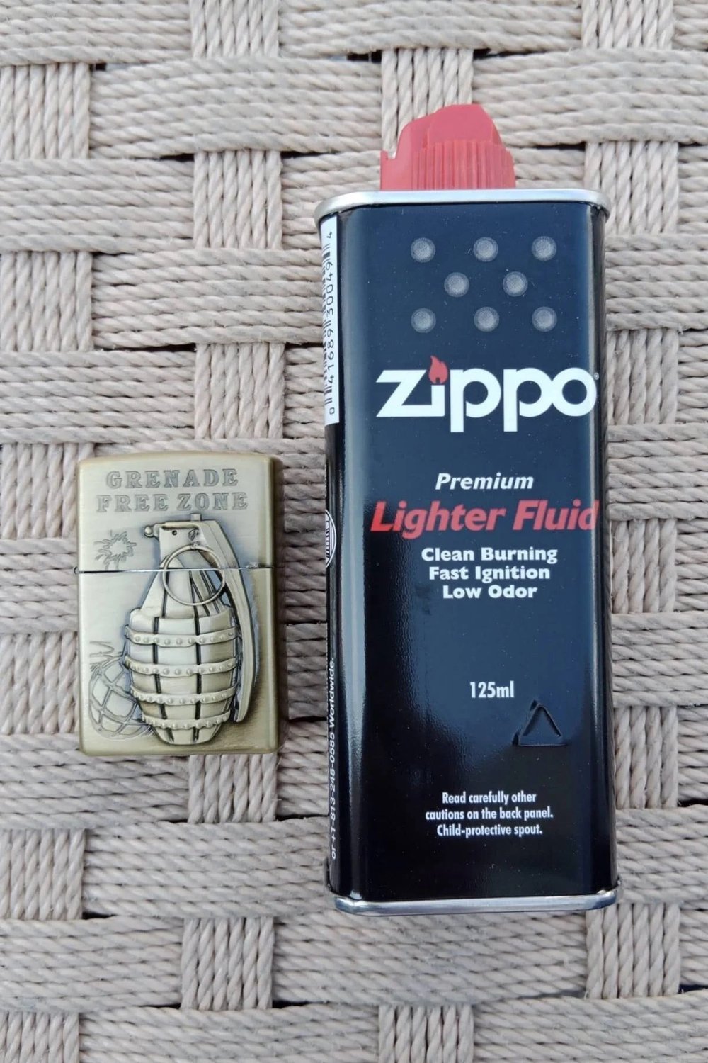 Ozel Tasarim Altin Sarisi Renkli Benzinli Grenade Free Zone Yazili Kabartmali El Bombasi Desenli Premium Zippo Cakmak
