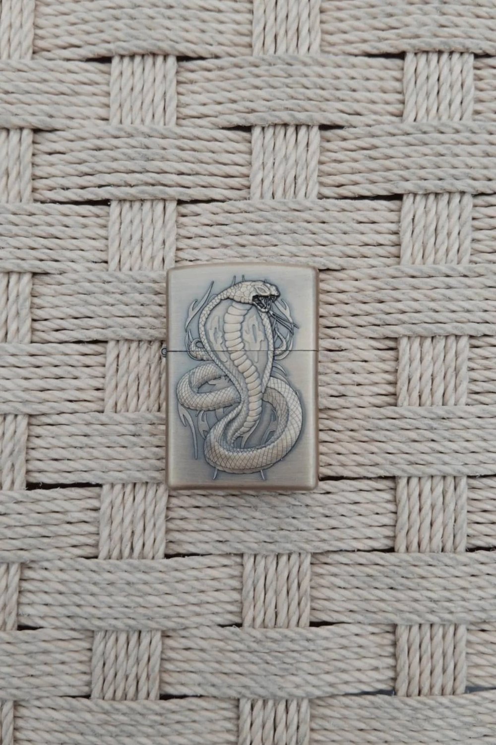 Ozel Tasarim Sari Renkli Snake Kobra Yilan Kabartmali Zippo Cakmak