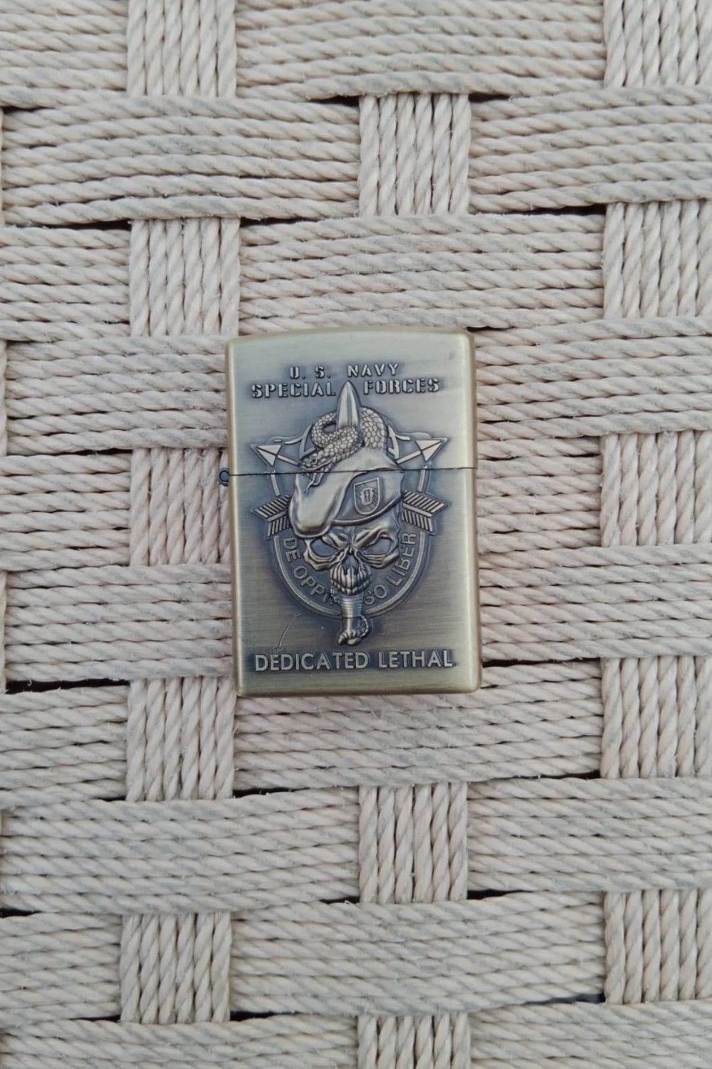 Ozel Tasarim Sari Renkli U.s Navy Special Forces Dedicated Lethal Yazili Kabartmali Zippo Cakmak