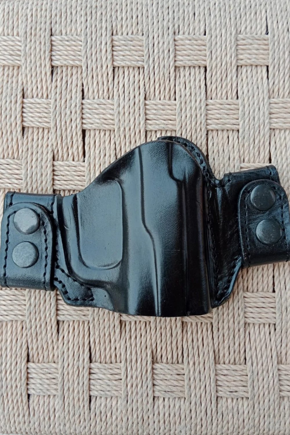 Sag El Siyah Renkli Hakiki Deri Cit Citli Palaskaya Kemere Gecirmeli Yarim Kelebek Silah Kilif