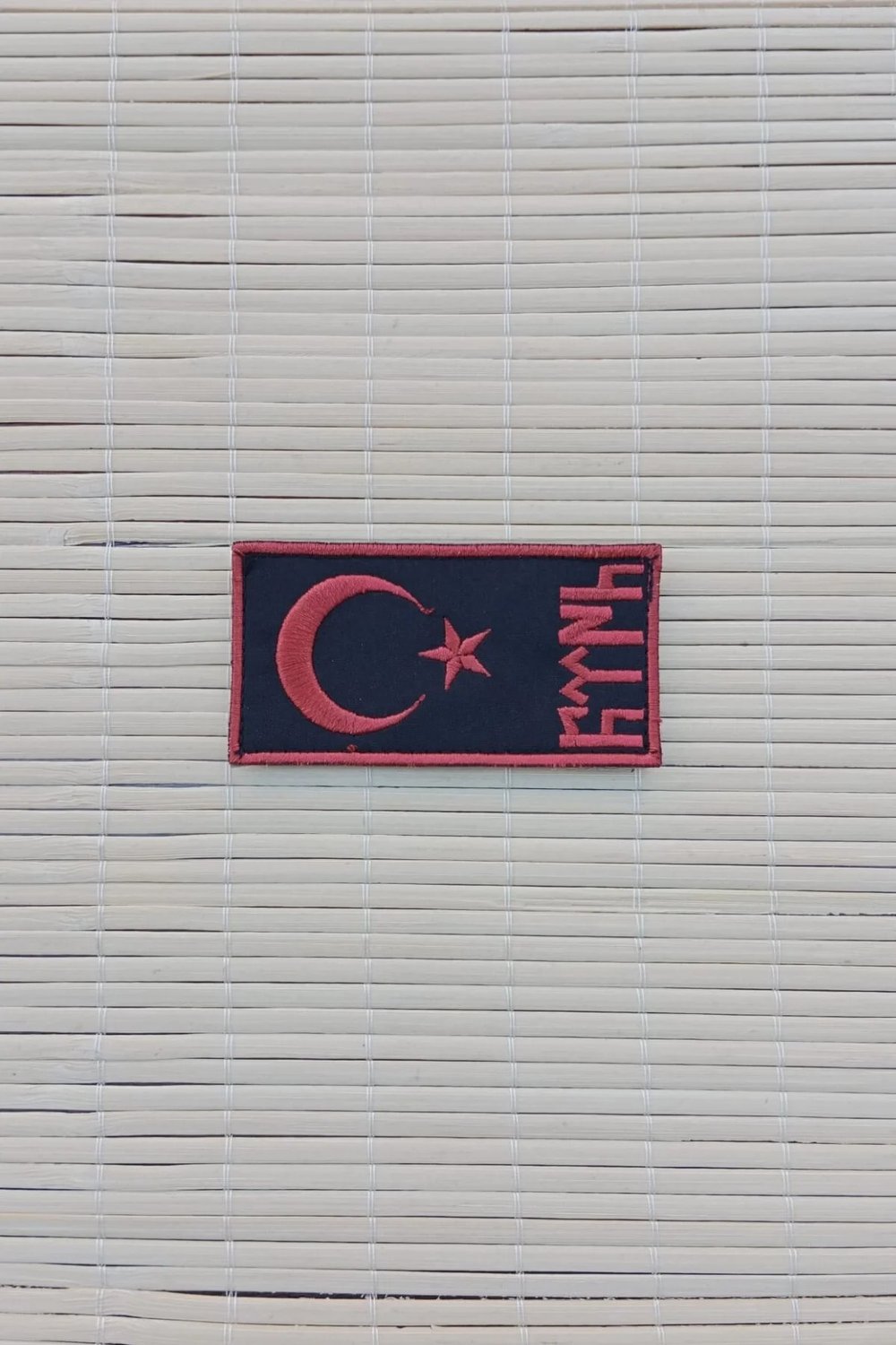 Siyah Zemin Kirmizi Nakis İslemeli Eski Turkce Turk Yazili Arma Patch Pec