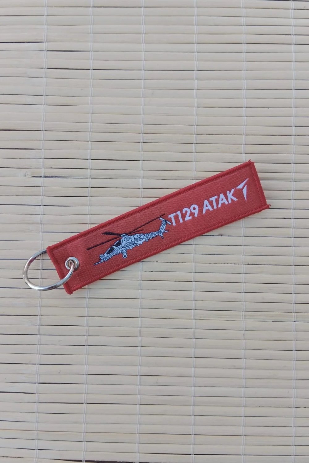 T 129 Atak İstikbal Goklerdedir Yazili Kirmizi Nakis Bez Anahtarlik