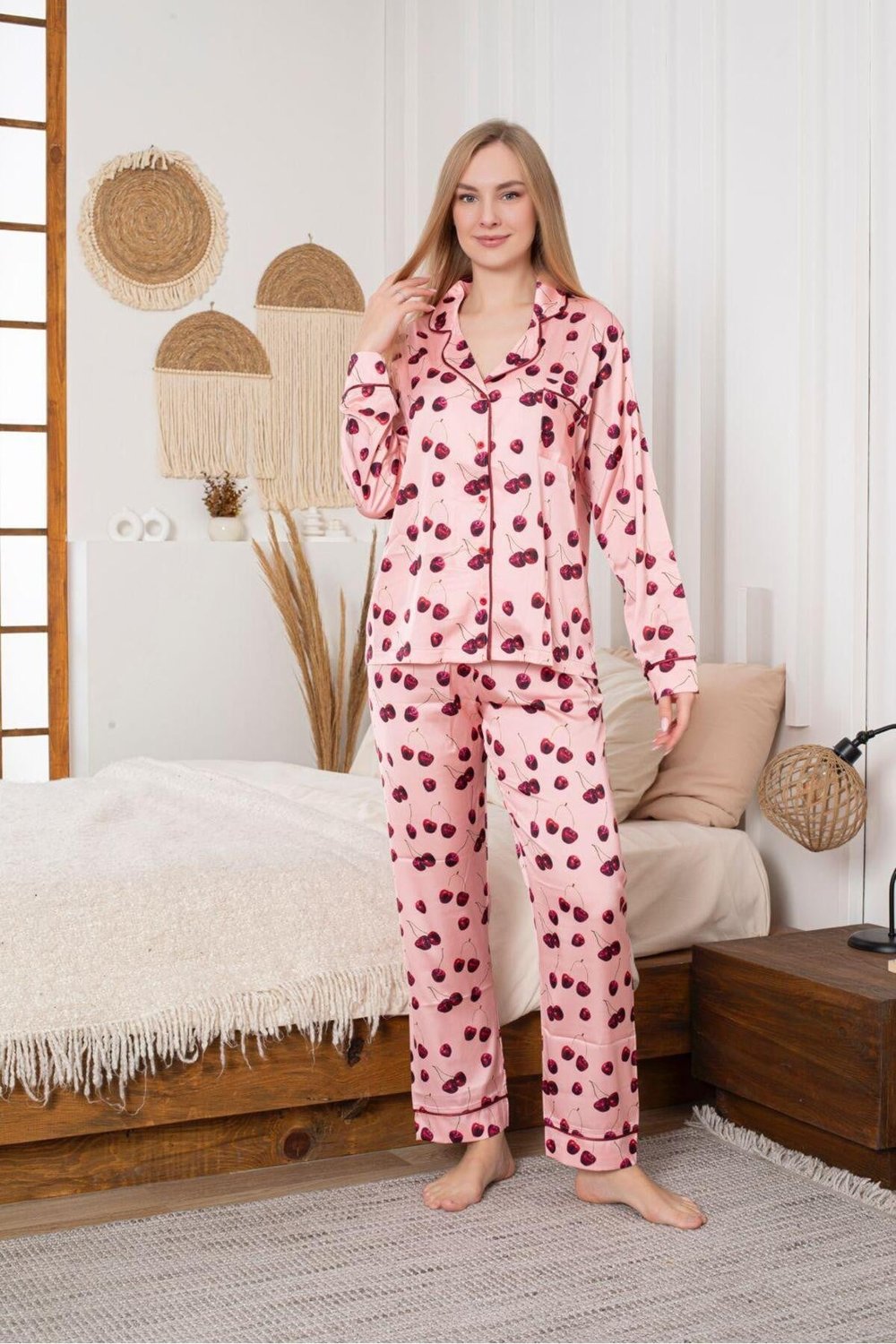 Açık Pembe Vişne Desenli Kadın Pijama Takımı-SATEN KUMAŞ