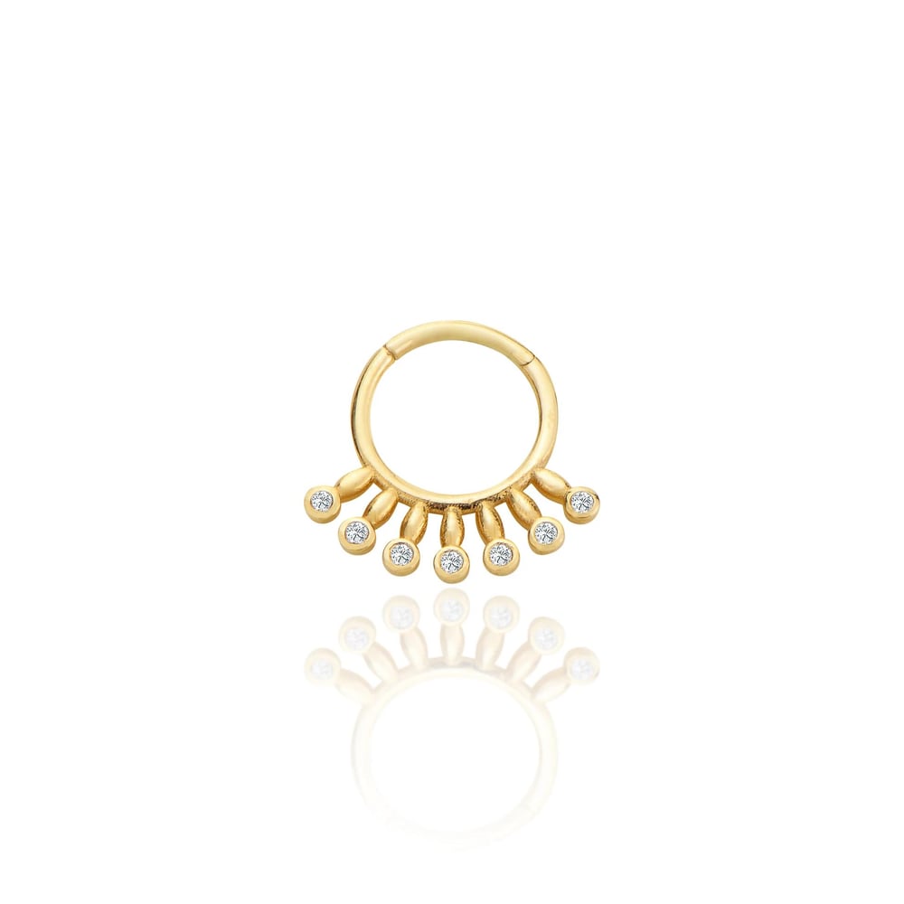 7 taşlı halka helix piercing