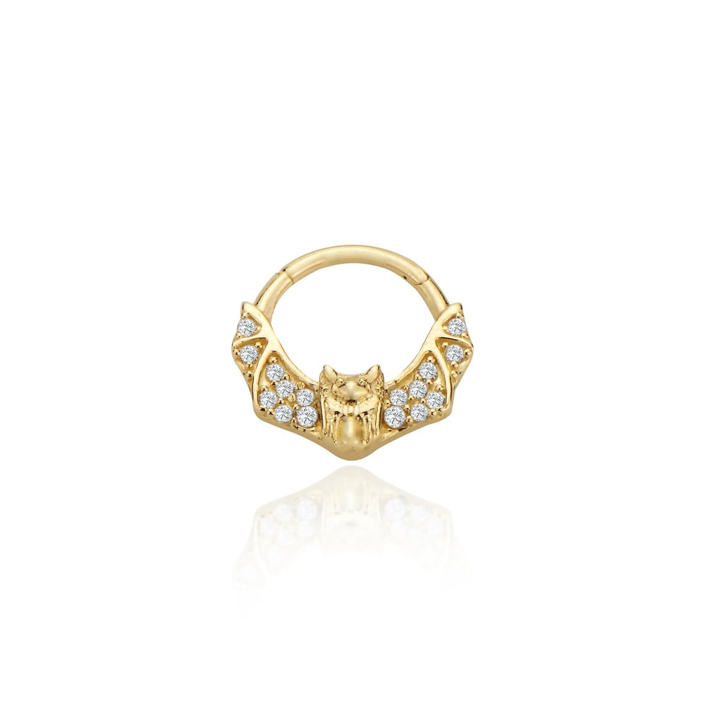 Tasarım taşlı helix piercing
