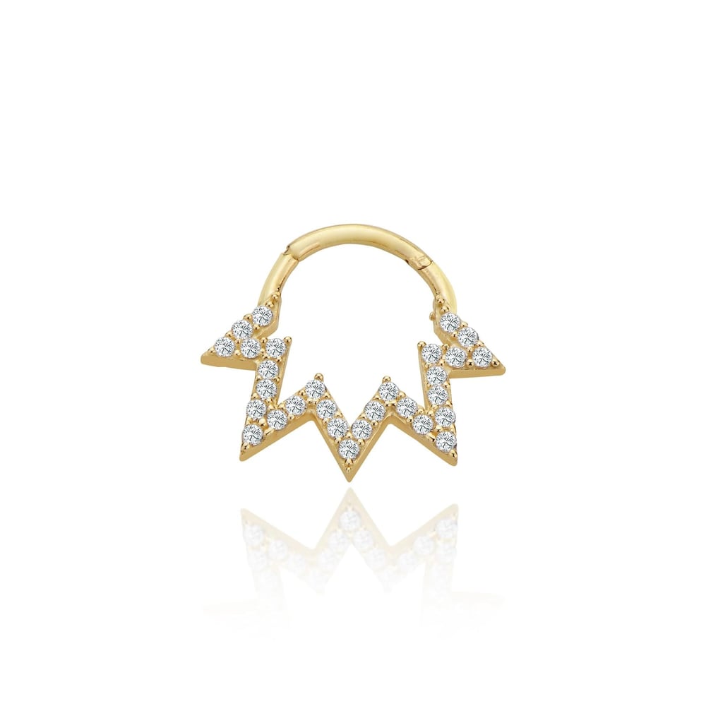 Tasarım taşlı helix piercing