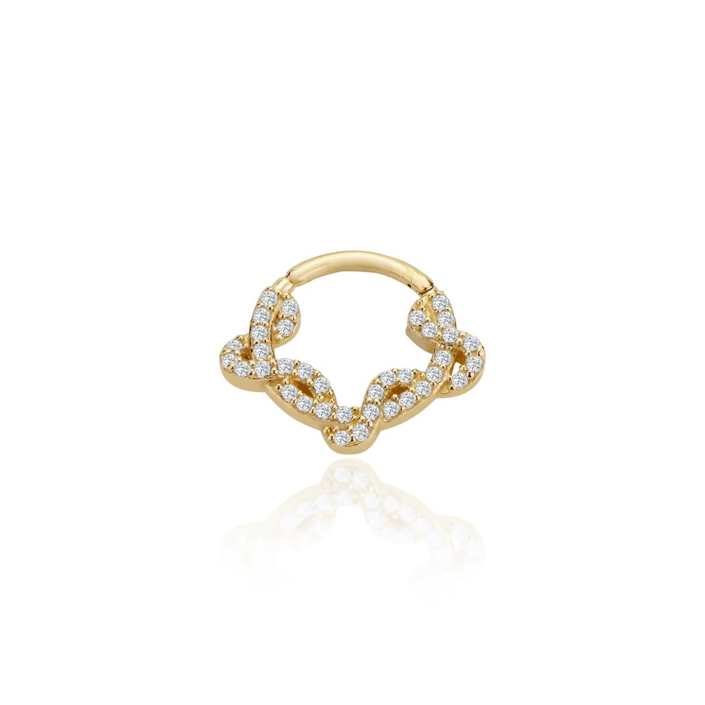 Tasarım taşlı helix piercing
