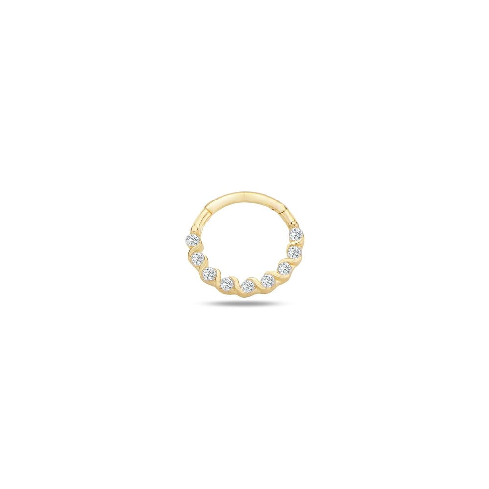 Taşlı halka helix piercing