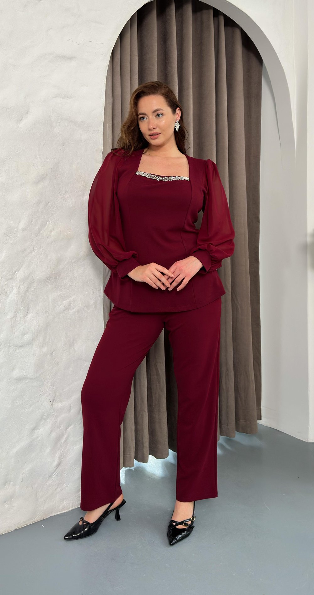 Göğsü Taş Detaylı Takım Bordo