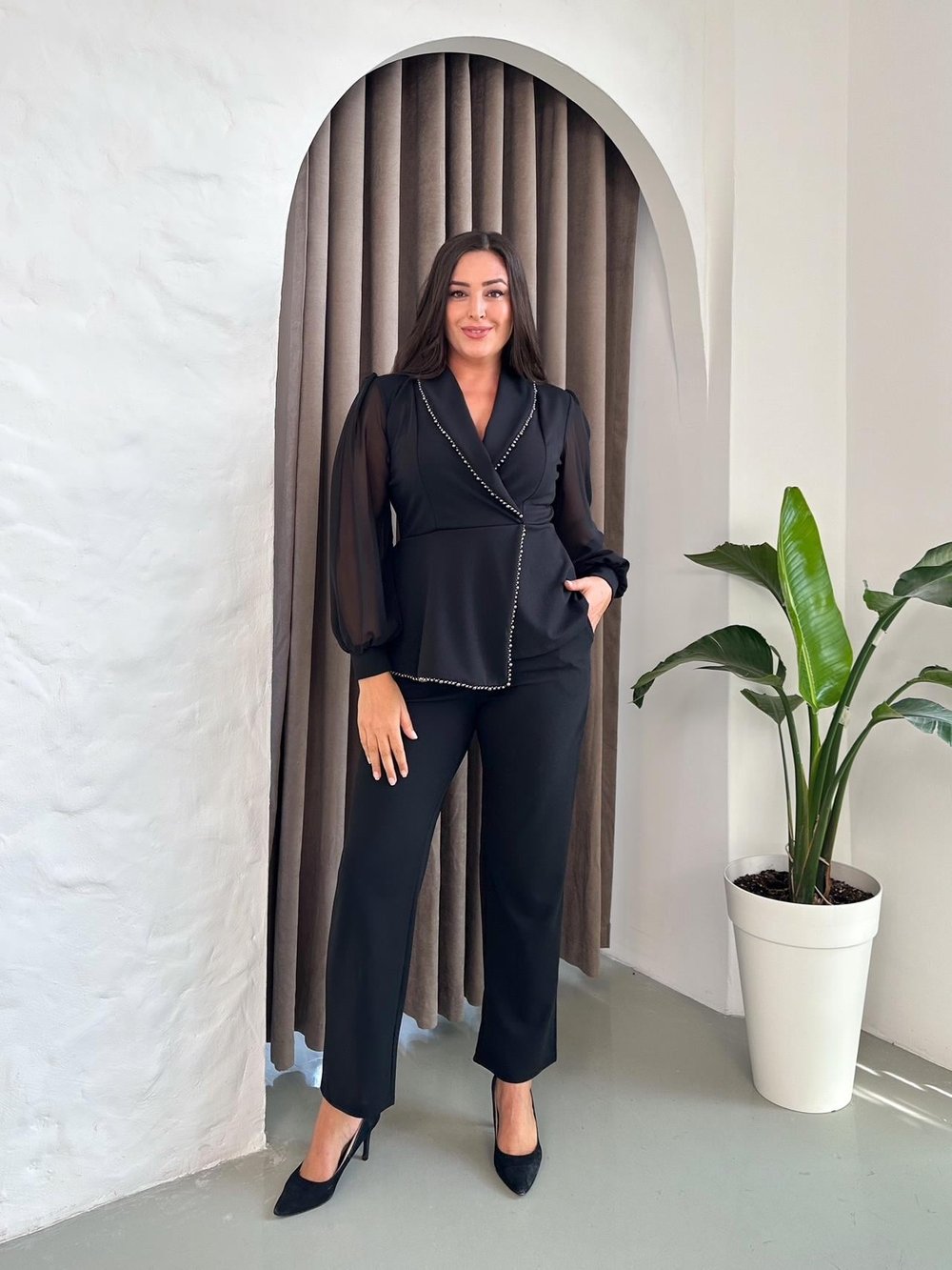 Koyu Taş Detaylı Takım