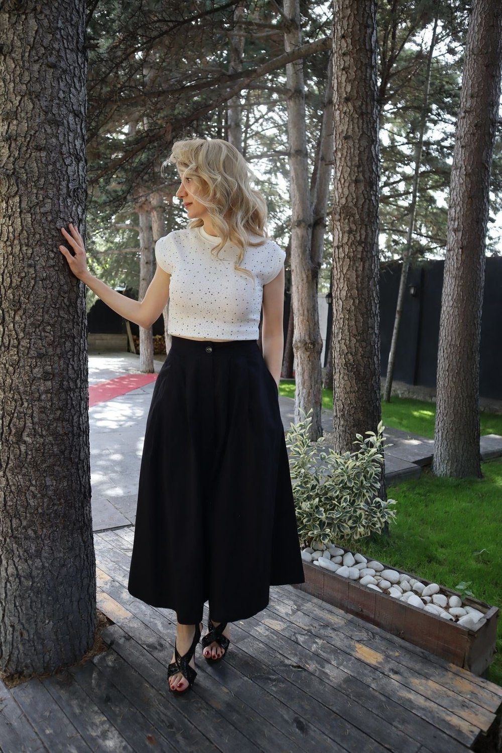 KADIN TAŞLI CROP BLUZ  T-SHIRT BEYAZ