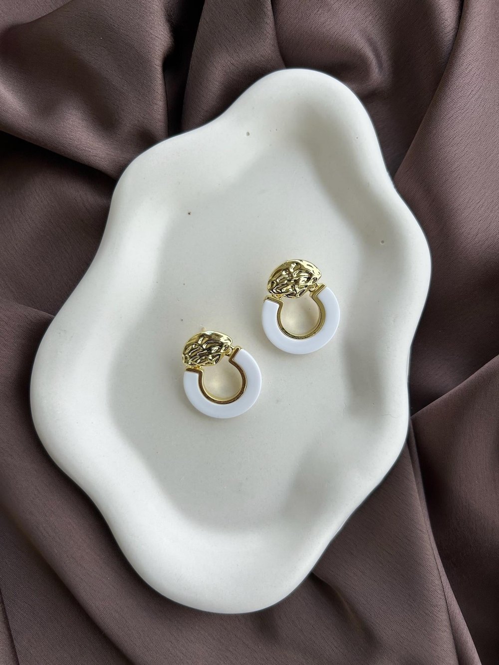 Vip Seri Gold Beyaz Küpe