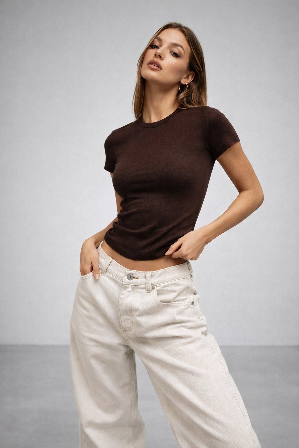  Kadın Kahverengi Slim Fit Bisiklet Yaka Kısa Kollu Crop Tişört