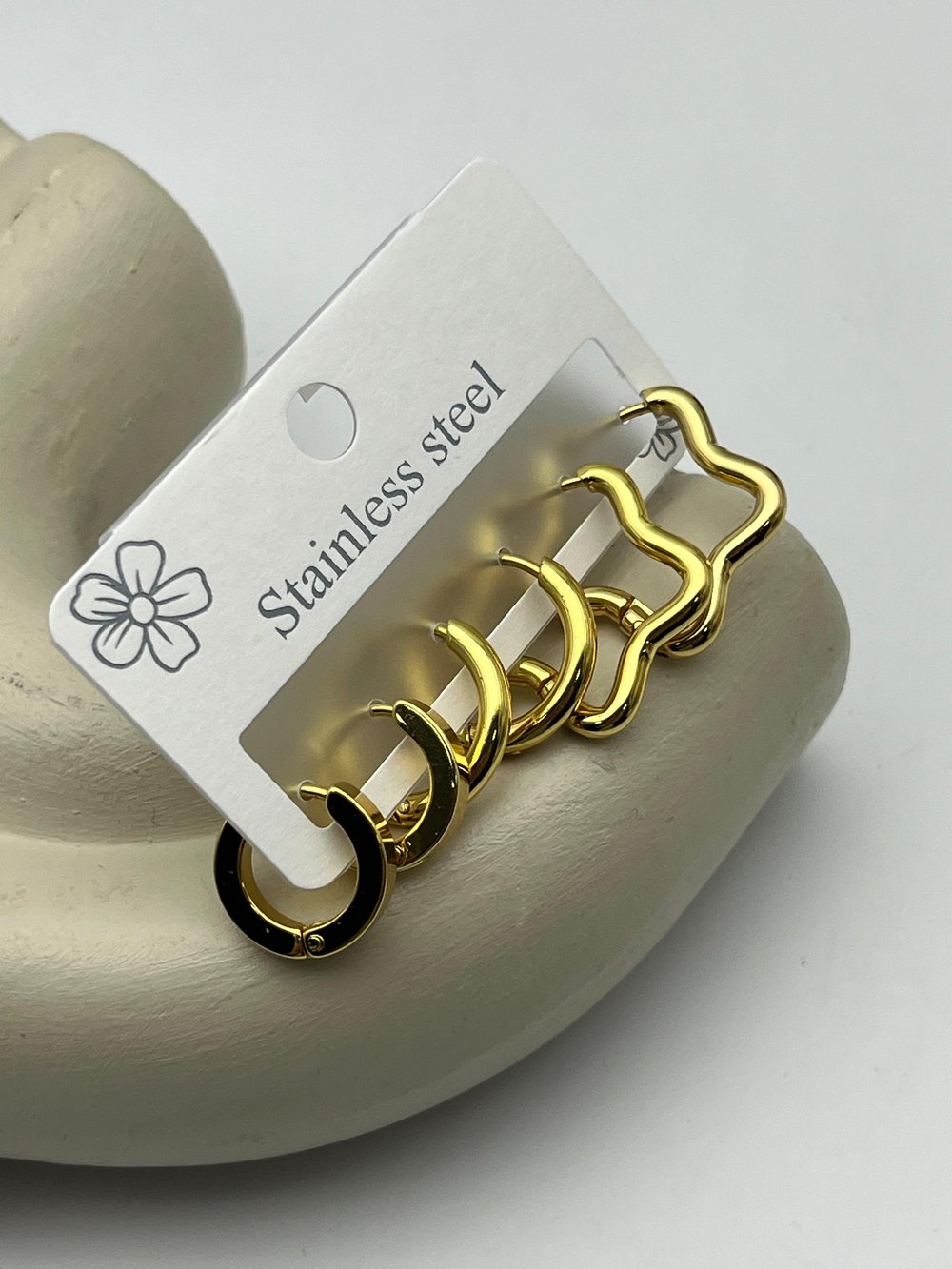 26clk84 Yıldız Taşlı Gold Çelik Küpe Seti