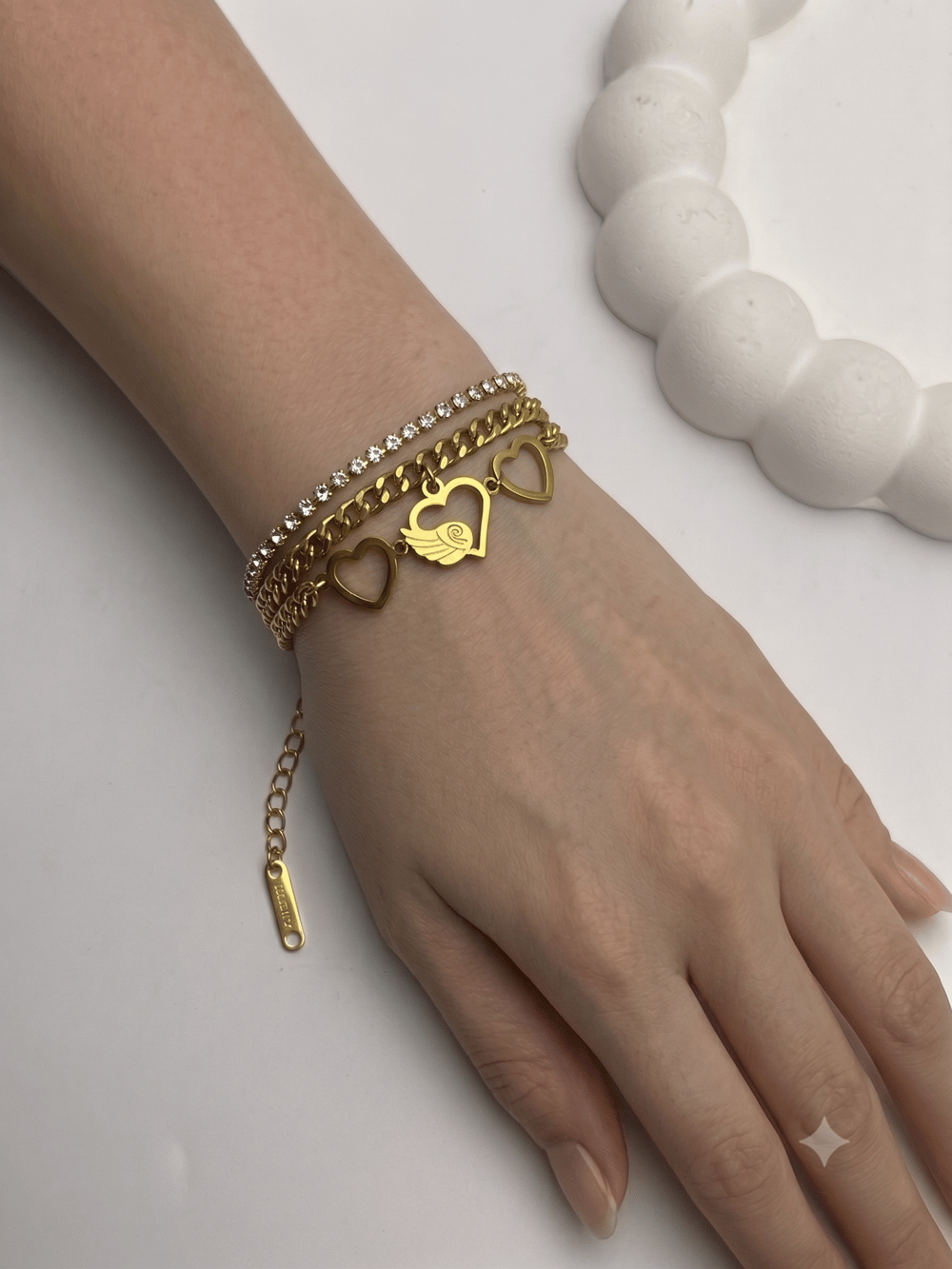 26cmblk22 - CM Kalp Detaylı Gold Çelik Bileklik