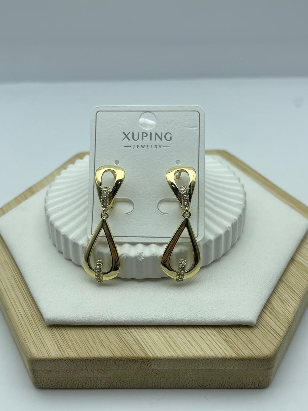 büyük sonsuzluk desenli taşlı xuping gold küpe 26xpkp107