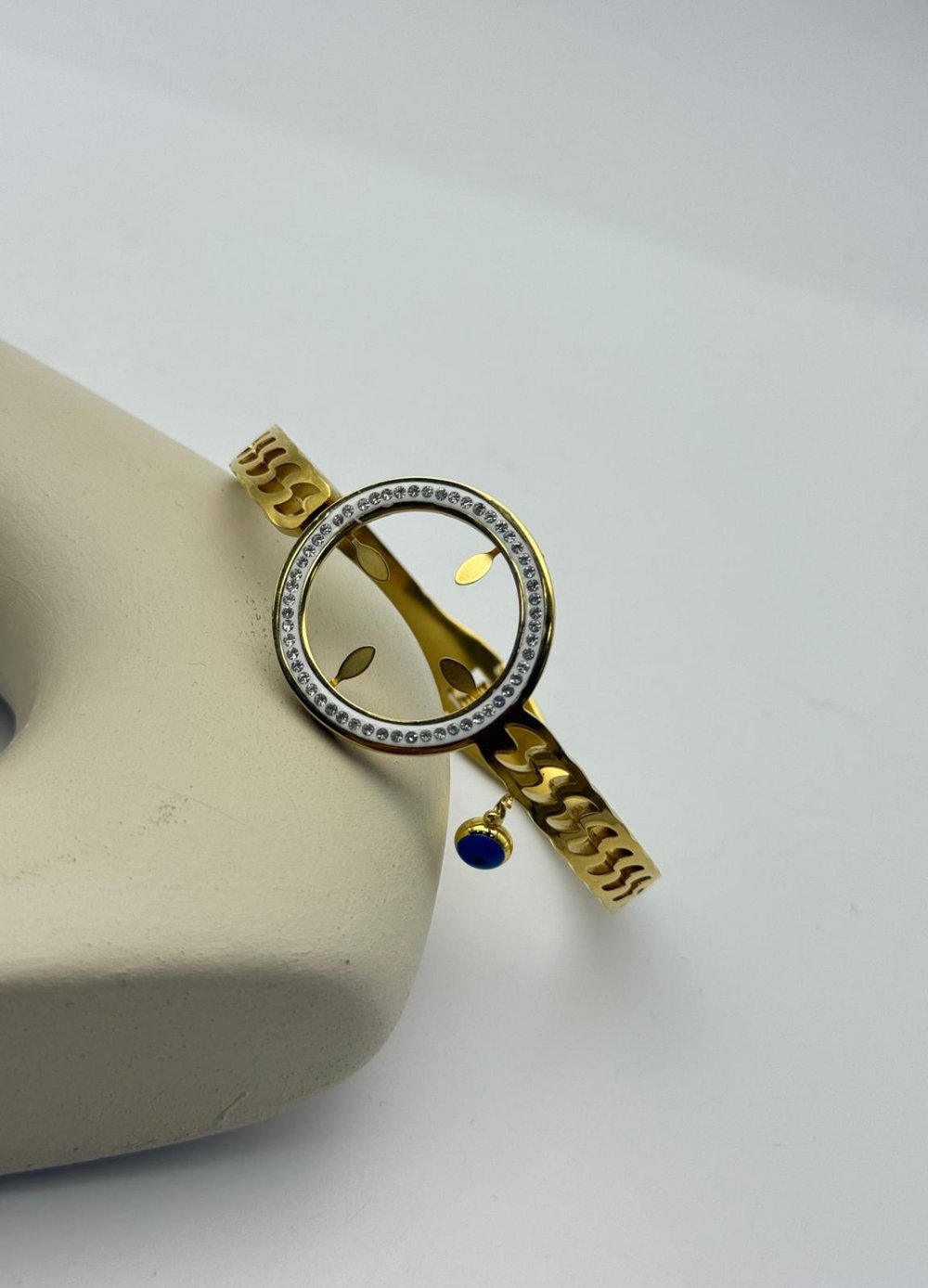 Çelik Gold Taşlı Tasarım Yarımlık Kelepçe - 26xpk01