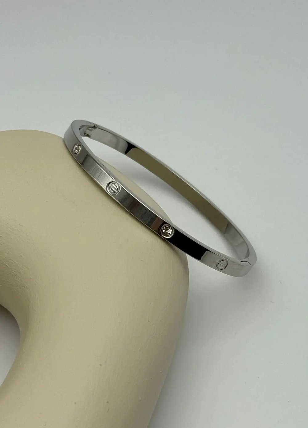 Çelik Silver 4mm Taşlı İnce Kelepçe - 25klp40